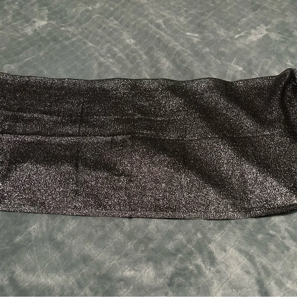 Vince Camuto Womens Black Silver Metallic Shimmer Evening Wrap Scarf Shawl NWT‎